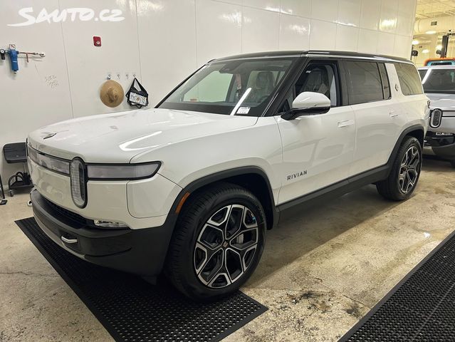 Rivian R1S